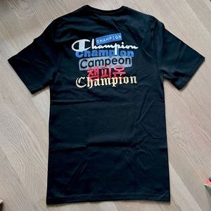CHAMPION Multi-language Logo Short
Sleeve Tee. Size XS. Color: Black